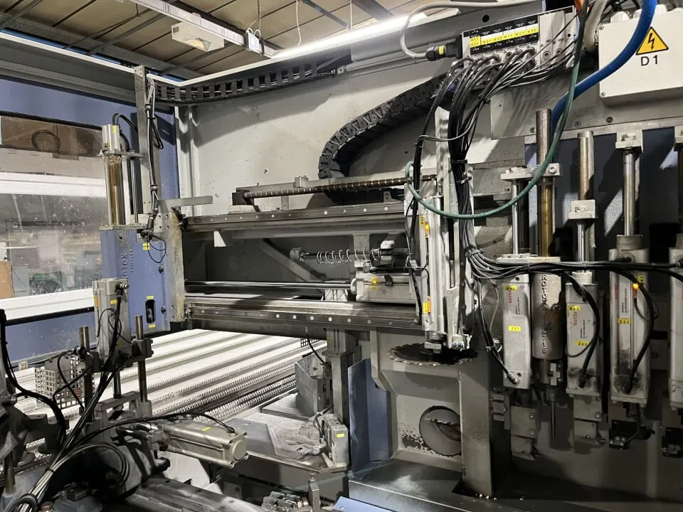 Rotox Highspeed Automated CNC Sash Welding and Cleaning Line - Image 4